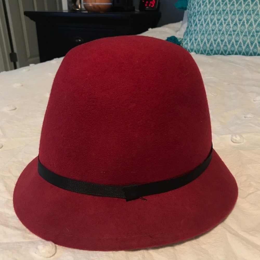 RED WOOL SHORT BRIM HAT